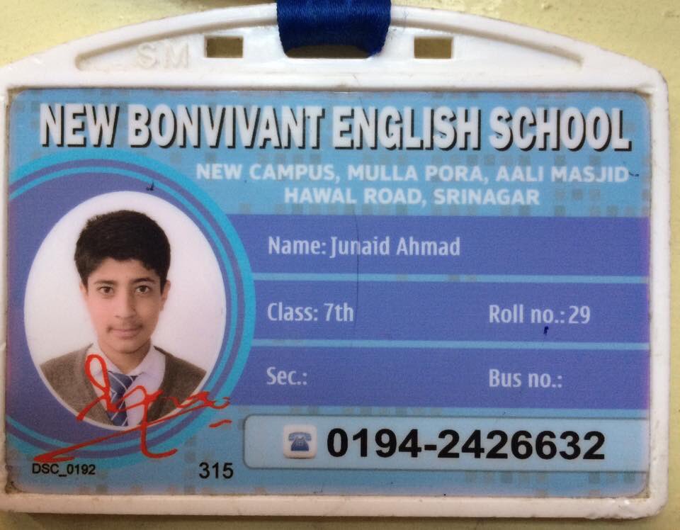 Il tesserino scolastico di Junaid Ahmad.